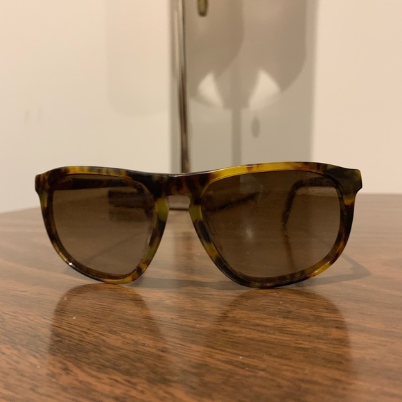 Prada Tortoiseshell sunglasses - Picture 5 of 6